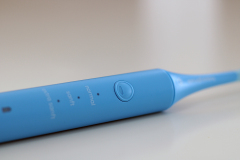 happybrush ECO VIBE KIDS: Start-Taste und Status-LEDs für Programme (Foto: Testsieger.de)