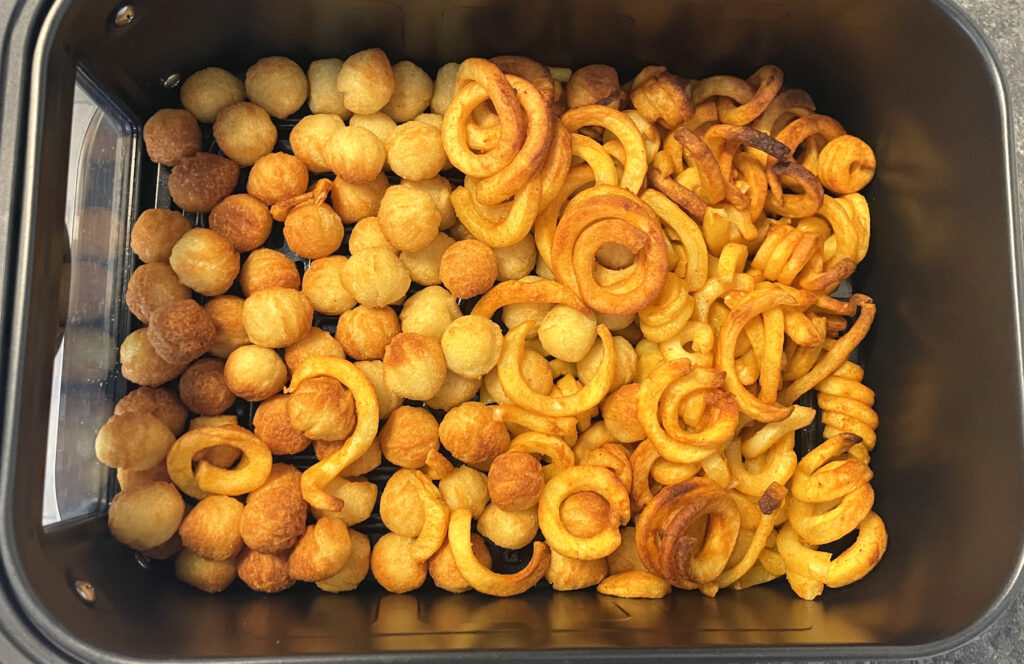 Nahaufnahme der gleichmäßigen Garergebnisse bei Tiefkühl-Pommes (Foto: Testsieger.de)